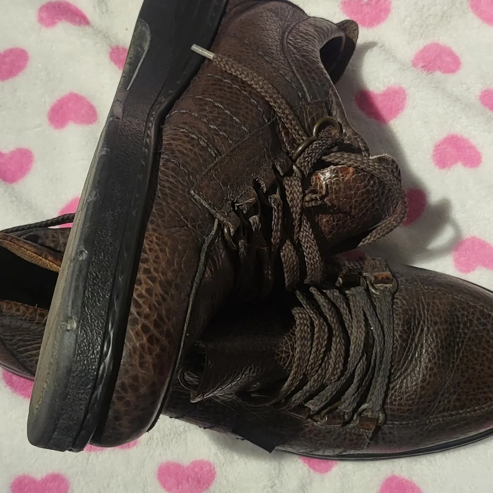 Shoe - Picture 4 of 14